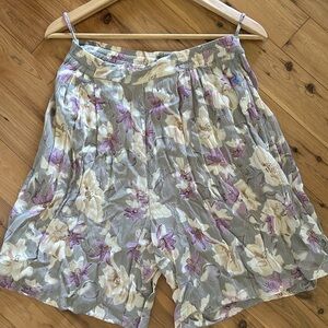 True vintage floral indie boho shorts wide leg fit size medium with pockets!